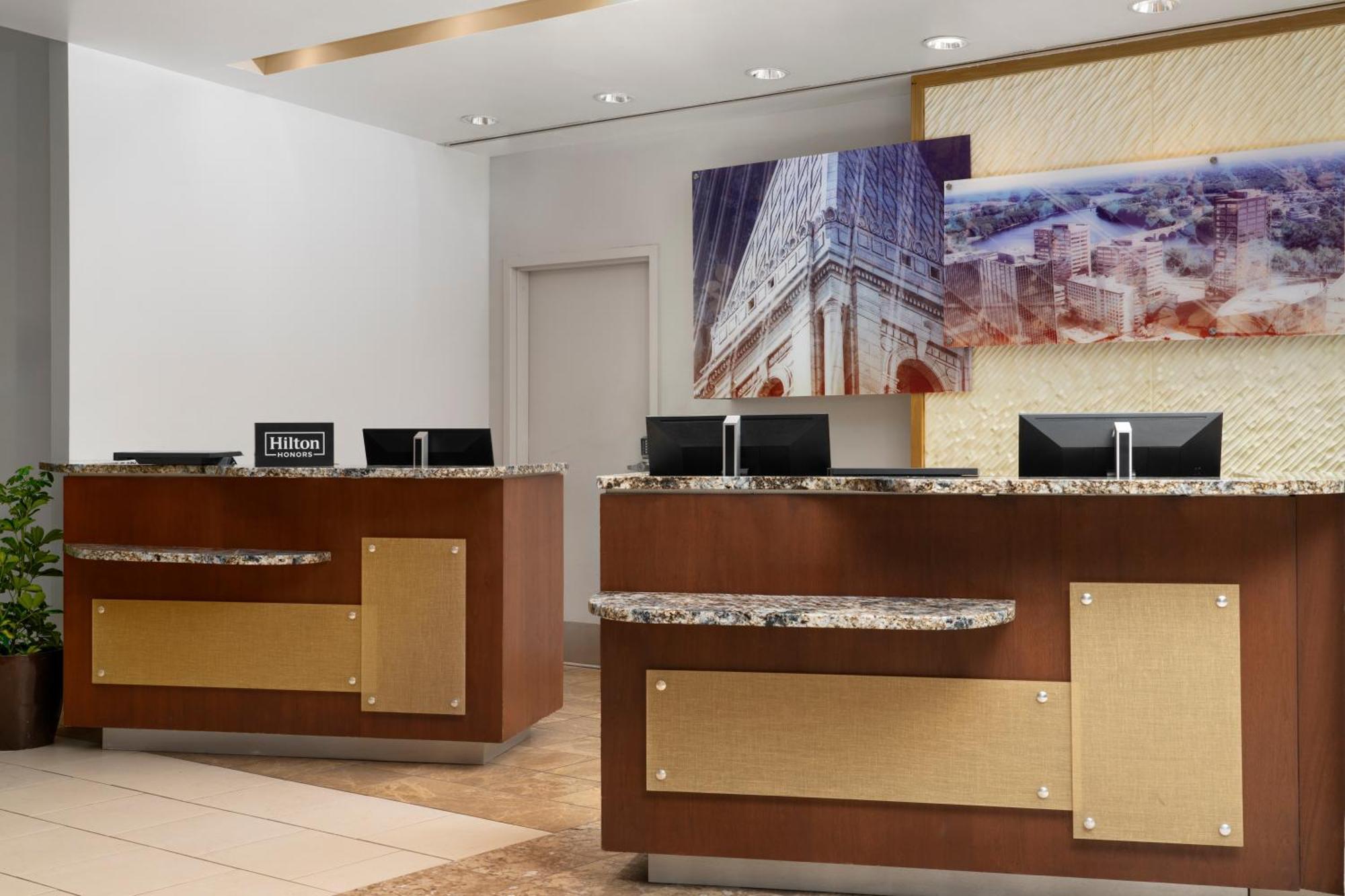Hotel Doubletree By Hilton Hartford Downtown Exterior foto