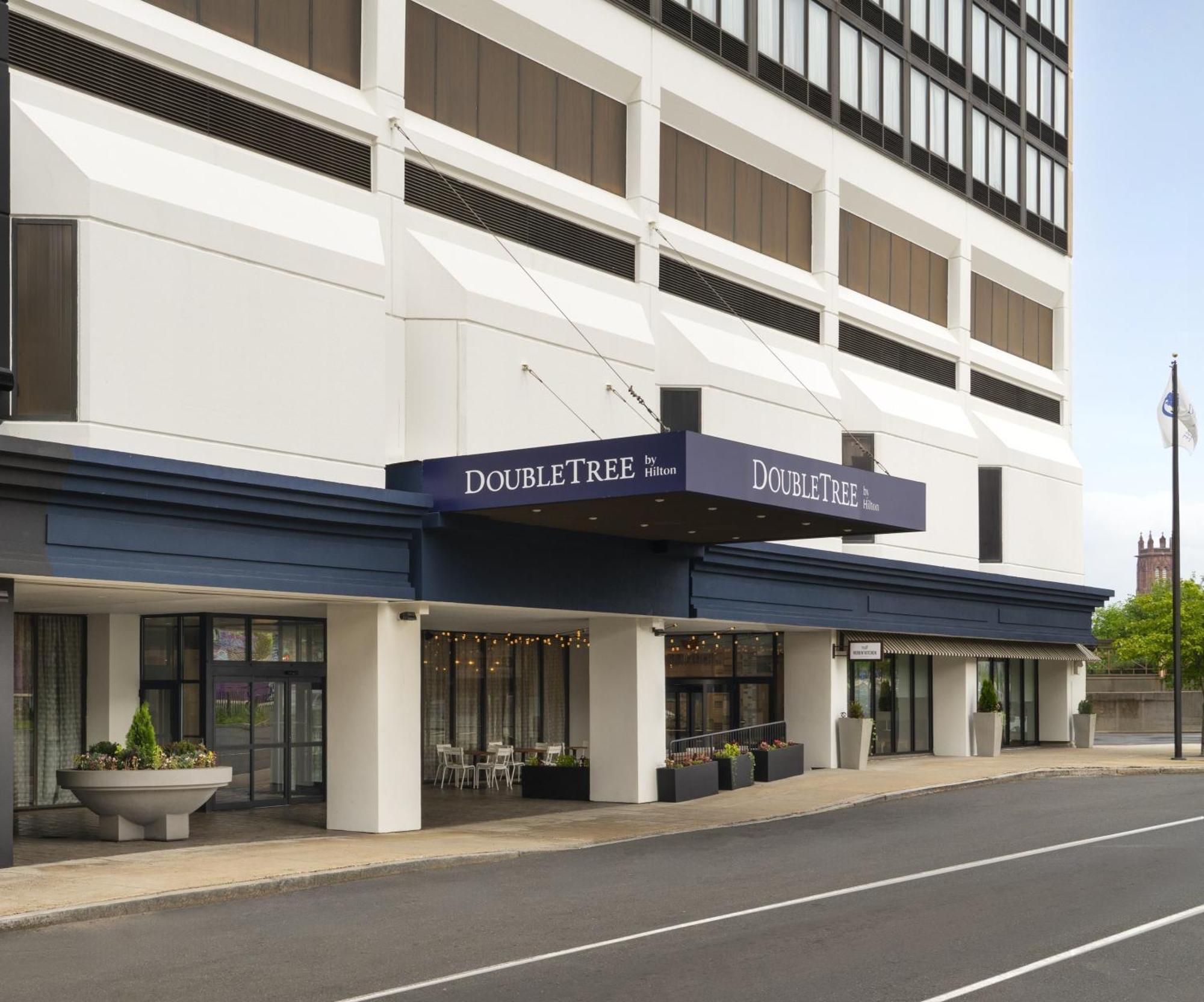 Hotel Doubletree By Hilton Hartford Downtown Exterior foto